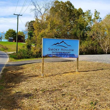 Smoky Hollow Outdoor Resort Covered Wagon 塞维尔维尔 外观 照片