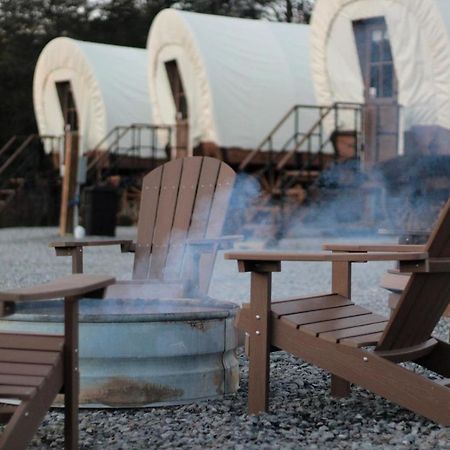 Smoky Hollow Outdoor Resort Covered Wagon 塞维尔维尔 外观 照片