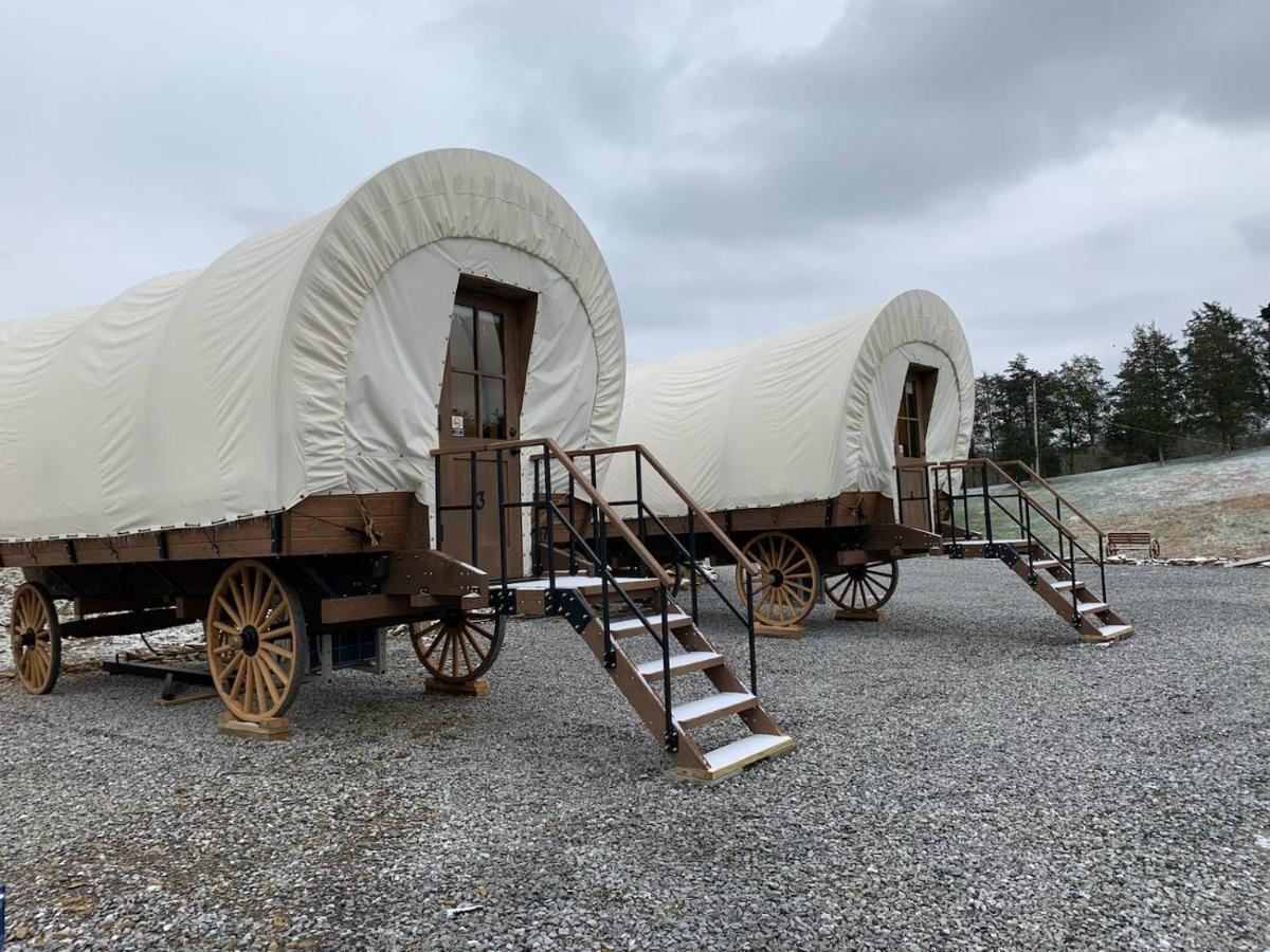 Smoky Hollow Outdoor Resort Covered Wagon 塞维尔维尔 外观 照片
