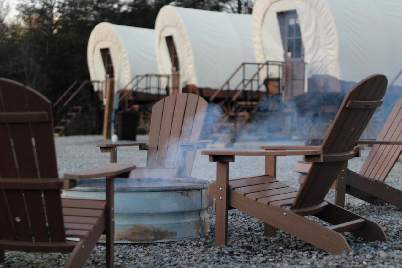 Smoky Hollow Outdoor Resort Covered Wagon 塞维尔维尔 外观 照片